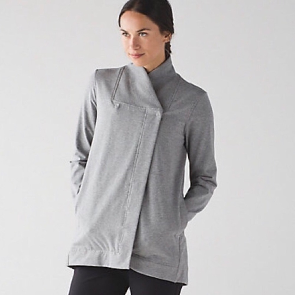 lululemon athletica Women's Light Gray Asymmetrical Zip Jacket